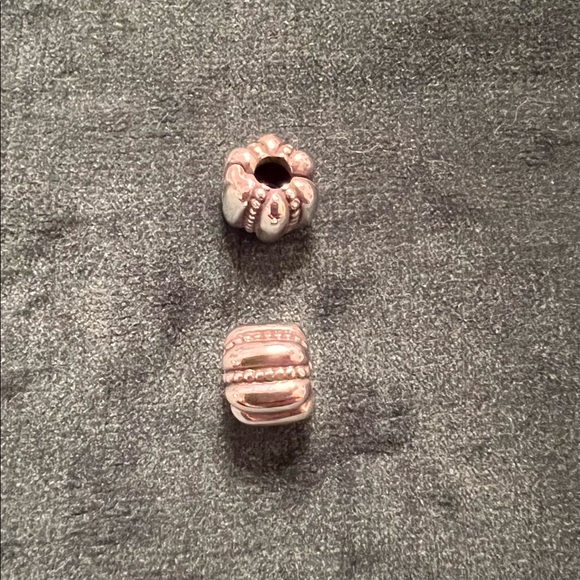 2 Pandora clips - Picture 1 of 2